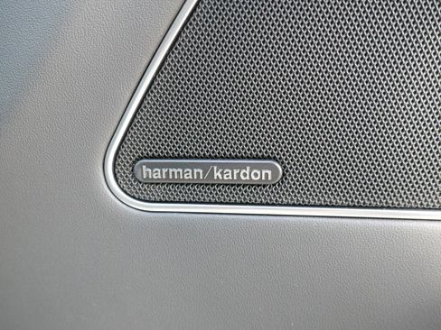 Used 2024 Maserati Levante GT Ultima image 6