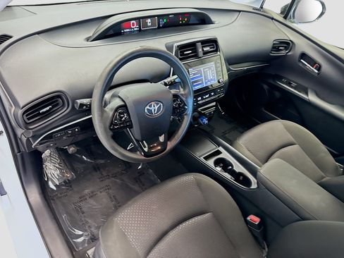 Used 2020 Toyota Prius LE FWD image 7