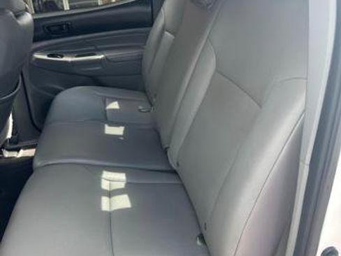 Used 2013 Toyota Tacoma Double Cab V6 Auto 4WD image 6