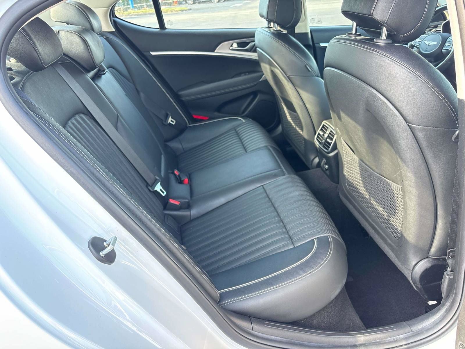 Used 2022 Genesis G70 3.3T AWD/4WD image 11