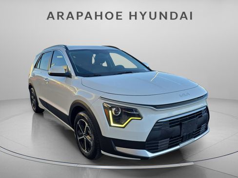 Used 2023 Kia Niro EX image 10