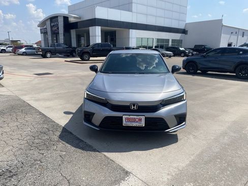 Used 2023 Honda Civic Sport image 8