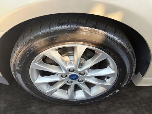 Used 2017 Ford Fusion SE w/ Fusion SE Technology Package FWD image 38