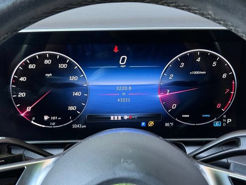 Used 2024 Mercedes-Benz GLC 300 4MATIC image 12