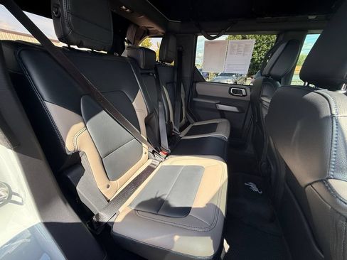 Used 2023 Ford Bronco Wildtrak AWD/4WD image 32