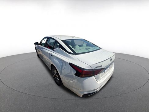 Used 2025 Nissan Altima 2.5 SV image 8