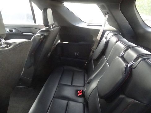 Used 2025 Ford Explorer ST-Line image 8