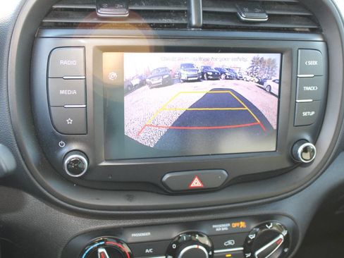 Used 2022 Kia Soul LX w/ Technology Package image 17