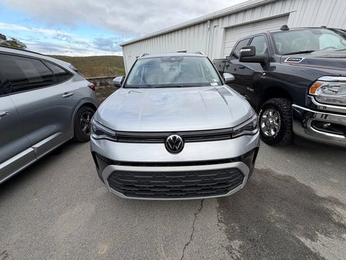 Used 2025 Volkswagen Taos SE AWD/4WD image 8