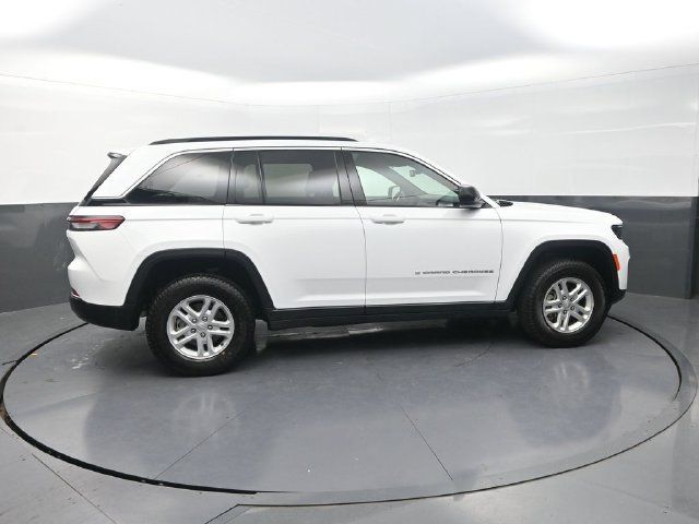 Used 2025 Jeep Grand Cherokee Laredo AWD/4WD image 10