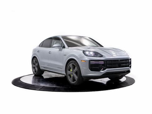 Certified 2025 Porsche Cayenne Turbo image 9