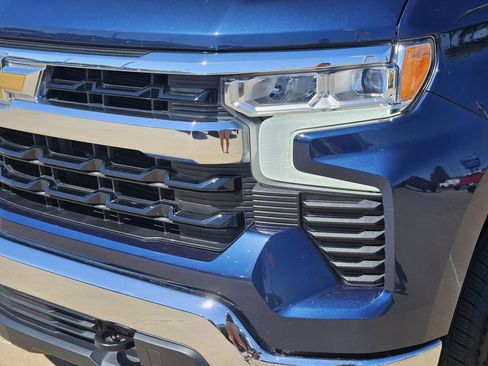 Used 2023 Chevrolet Silverado 1500 LT AWD/4WD image 9