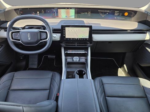 Used 2024 Lincoln Nautilus Premier AWD/4WD image 9