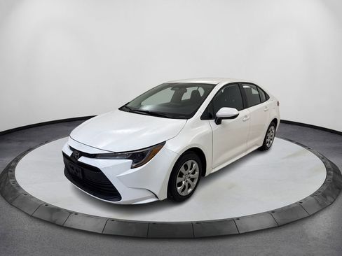 Used 2026 Toyota Corolla LE FWD image 1