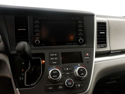 Used 2020 Toyota Sienna LE AWD/4WD image 15