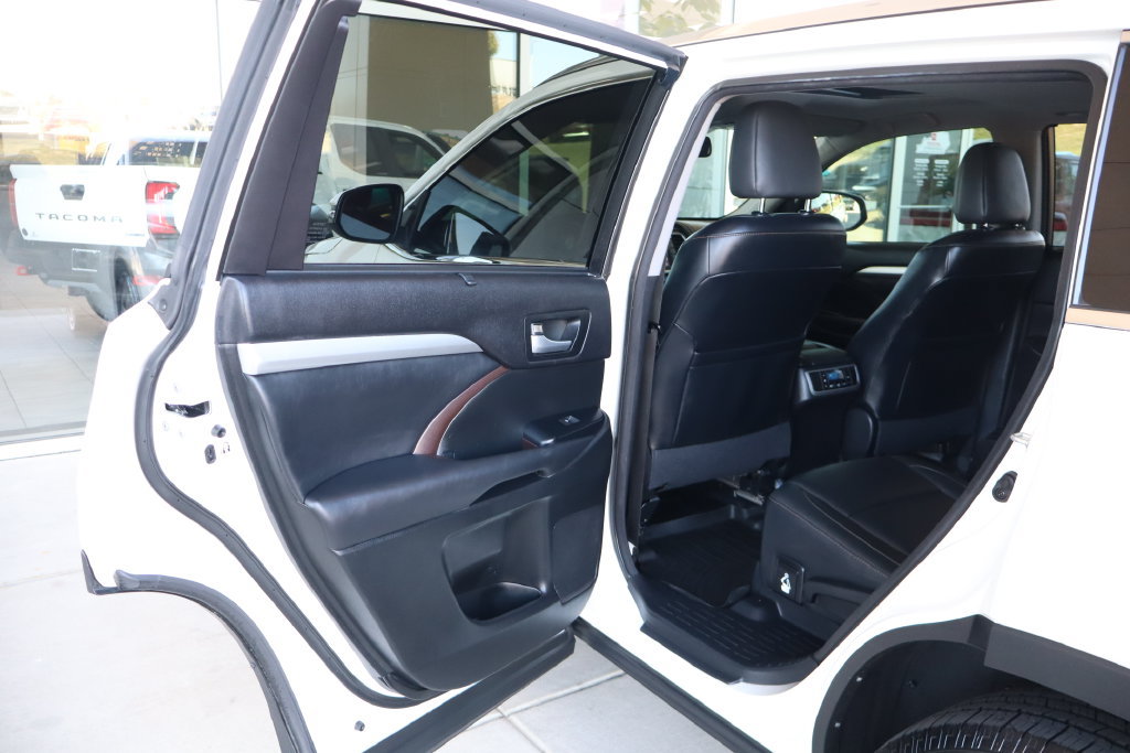 Used 2015 Toyota Highlander XLE AWD/4WD image 27