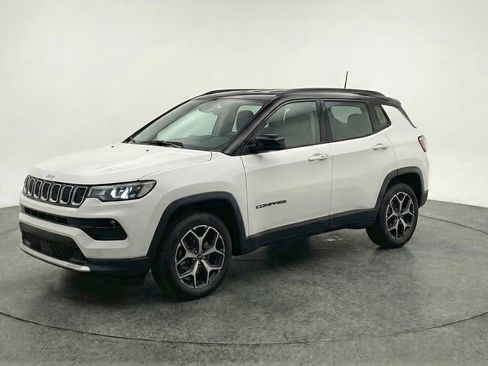 Used 2025 Jeep Compass Limited AWD/4WD image 3