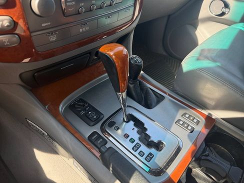 Used 2004 Lexus LX 470 4WD w/ Preferred Accessory Pkg image 30