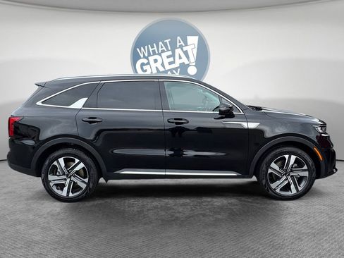 Certified 2023 Kia Sorento EX image 2