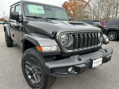 New 2026 Jeep Gladiator Sport image 17