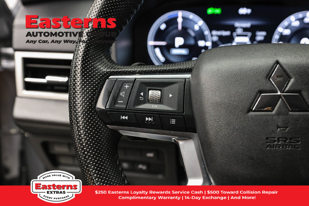 Used 2023 Mitsubishi Outlander SE AWD/4WD image 16