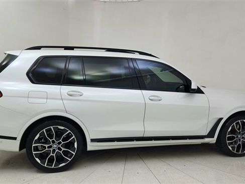 Used 2025 BMW X7 xDrive40i w/ M Sport Package image 6