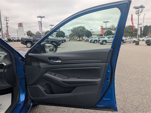 Used 2025 Nissan Altima 2.5 SV image 31