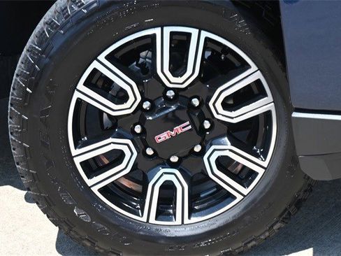 Used 2023 GMC Sierra 2500 AT4 w/ AT4 Premium Plus Package image 8