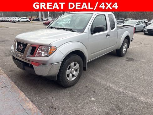 Used 2011 Nissan Frontier SV image 1
