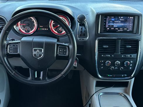 Used 2017 Dodge Grand Caravan SXT FWD image 11