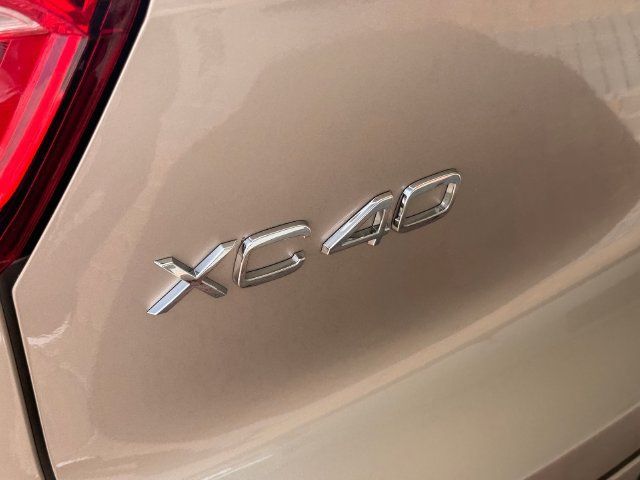 Certified 2024 Volvo XC40 B5 Plus AWD/4WD image 12