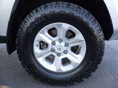 Used 2016 Toyota 4Runner SR5 AWD/4WD image 43