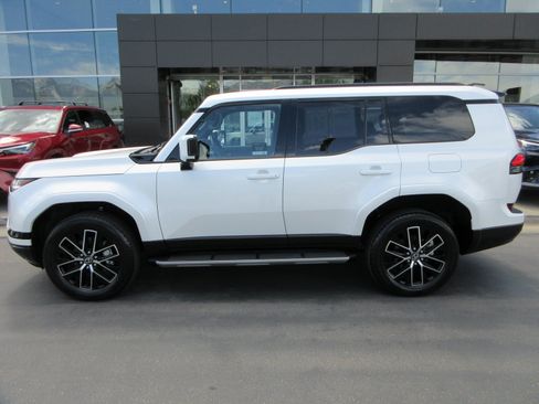 Used 2025 Lexus GX 550 w/ Cold Area Package AWD/4WD image 3