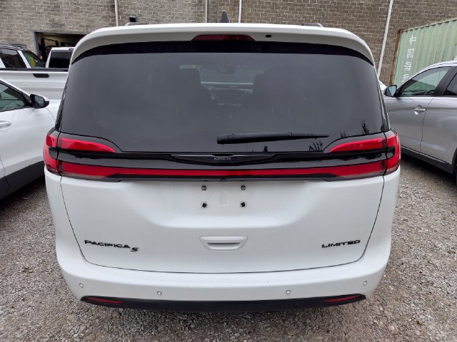 Used 2025 Chrysler Pacifica Limited FWD image 6