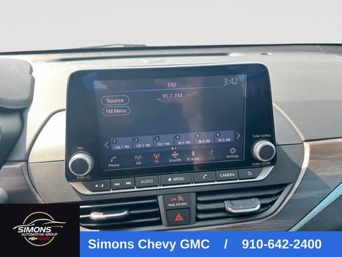 Used 2024 Nissan Altima 2.5 SV FWD image 13