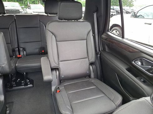 Used 2023 Chevrolet Tahoe Z71 w/ Luxury Package AWD/4WD image 14