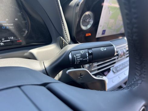 Used 2024 Lexus LS 500 RWD image 11