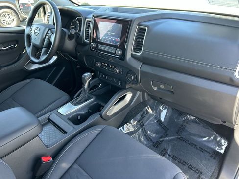 Used 2023 Nissan Frontier SV w/ SV Convenience Package image 8
