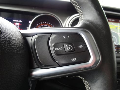 Used 2019 Jeep Wrangler Unlimited Sahara image 21