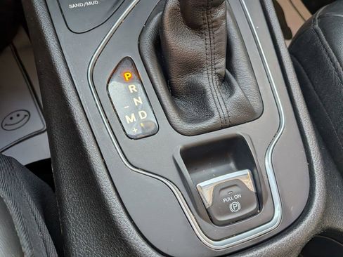 Used 2021 Jeep Cherokee Latitude Plus image 18