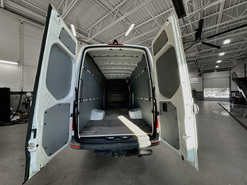 Used 2023 Mercedes-Benz Sprinter 4500 image 28