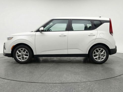 Used 2025 Kia Soul LX w/ LX Technology Package FWD image 5