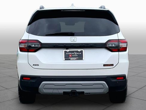 Used 2025 Honda Pilot TrailSport image 5