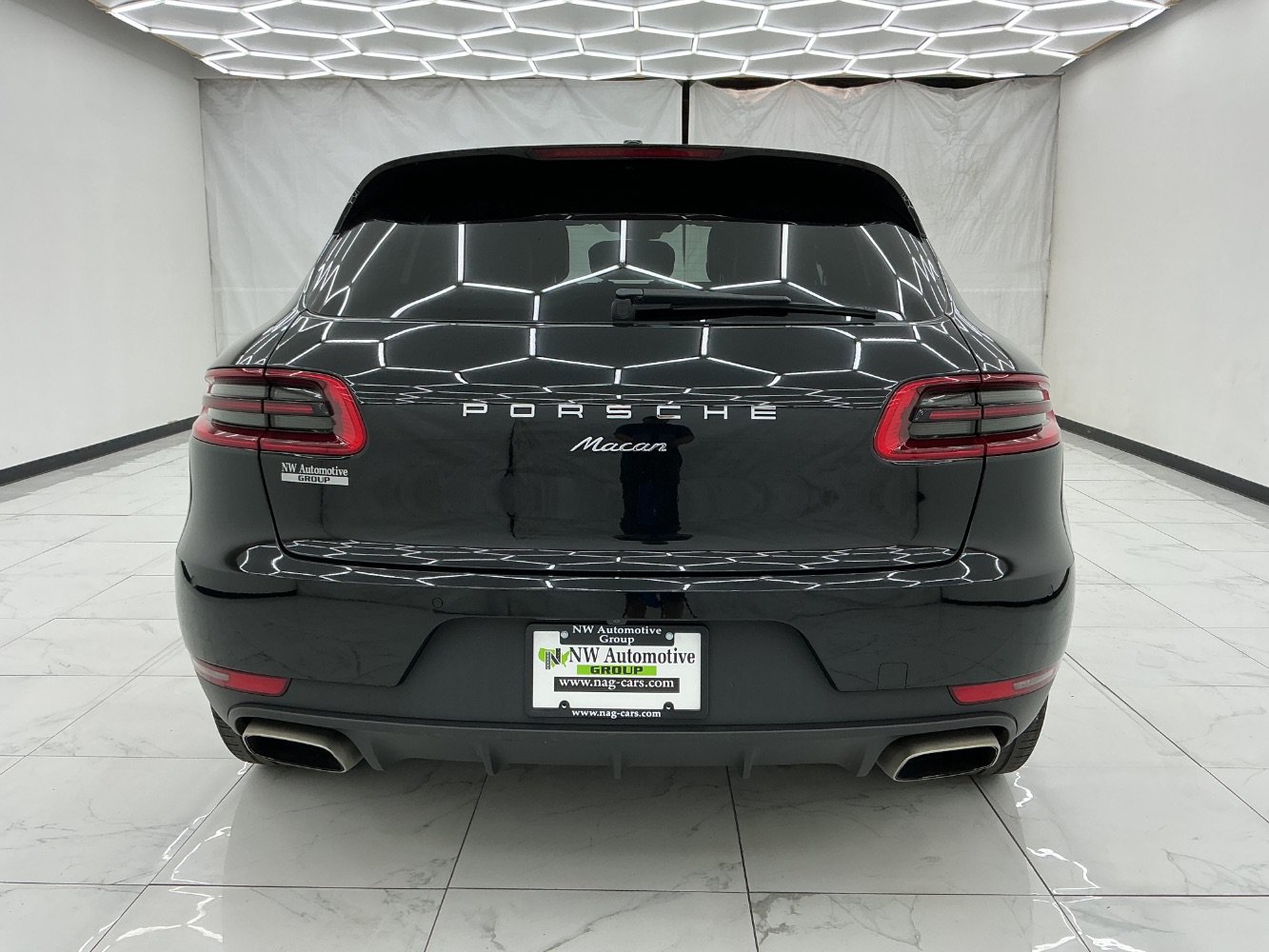 Used 2018 Porsche Macan AWD/4WD image 10