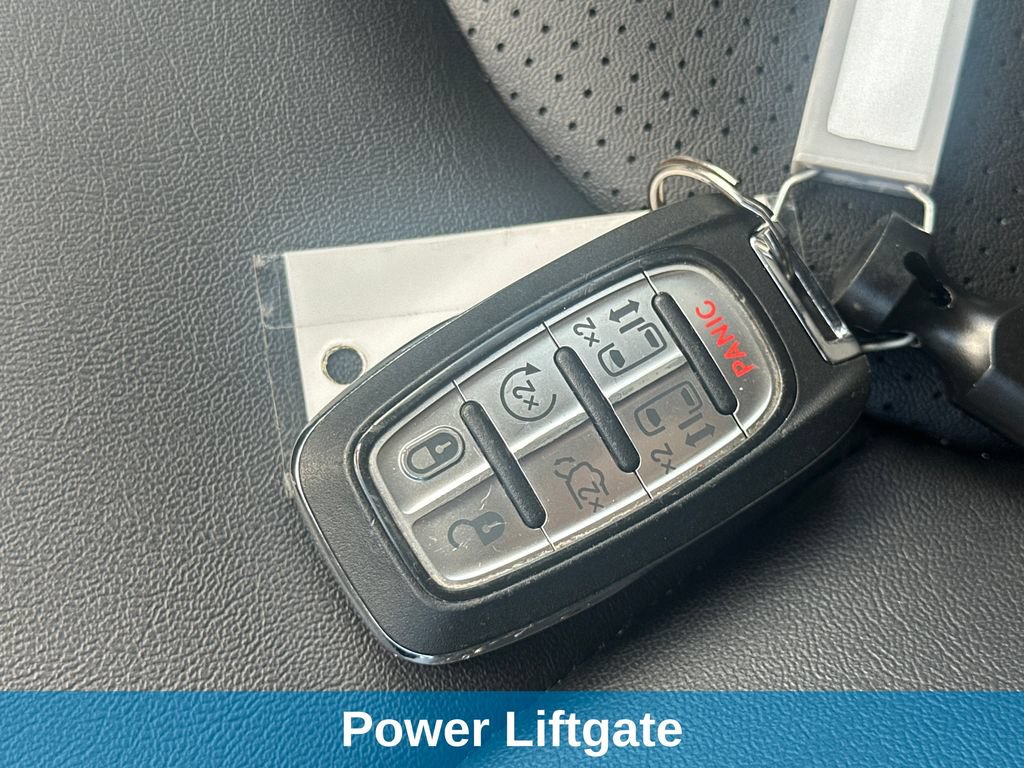 Used 2024 Chrysler Pacifica Touring-L FWD image 34
