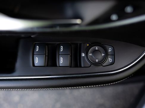 Used 2022 Buick Envision Essence w/ Sport Touring Package image 24