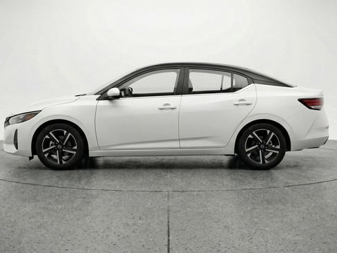 Used 2025 Nissan Sentra SV image 5