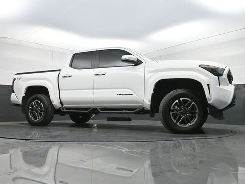 Used 2025 Toyota Tacoma TRD Sport w/ TRD Sport Upgrade Package AWD/4WD image 28