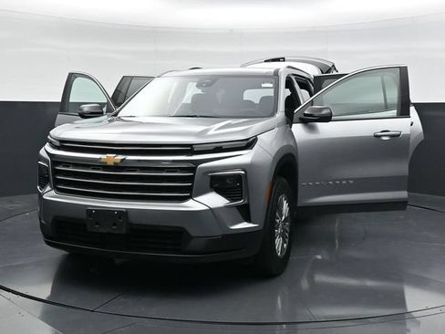 Used 2025 Chevrolet Traverse LT AWD/4WD image 48