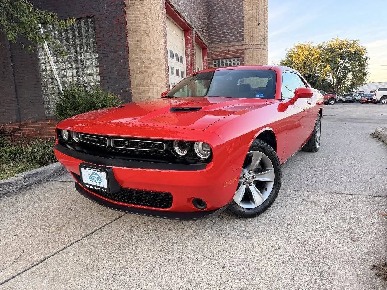 Used 2019 Dodge Challenger SXT RWD image 2
